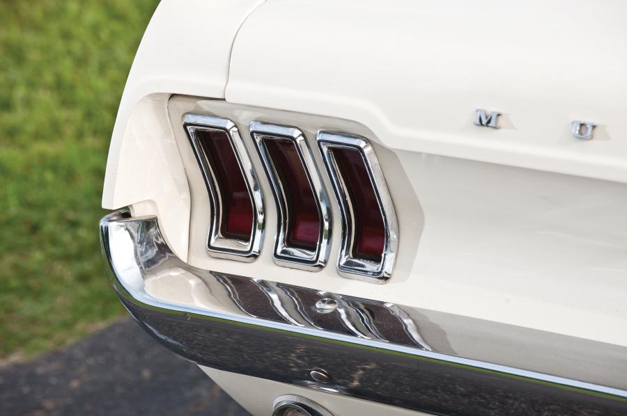 Детали интерьера Ford Mustang Convertible 1967 года  (фото 23 из 44)